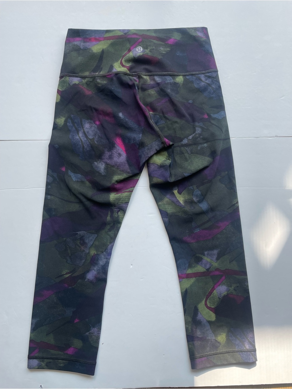 Lululemon Wunder Under Crop 19" Purple Green Abstract Camo Leggings Size 6